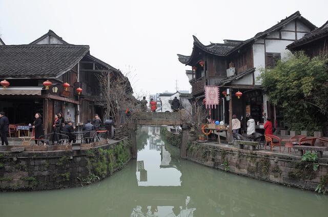 跳动的圆球