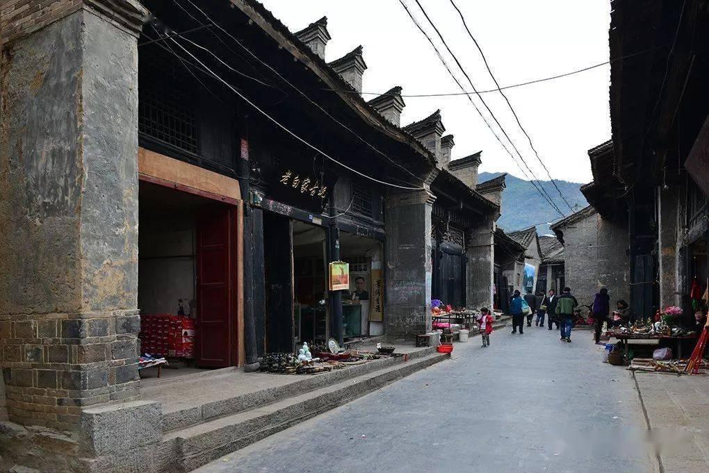 罗马诺:如何处理拉10曼联尚无定论,没听说万比萨卡换邓弗里斯