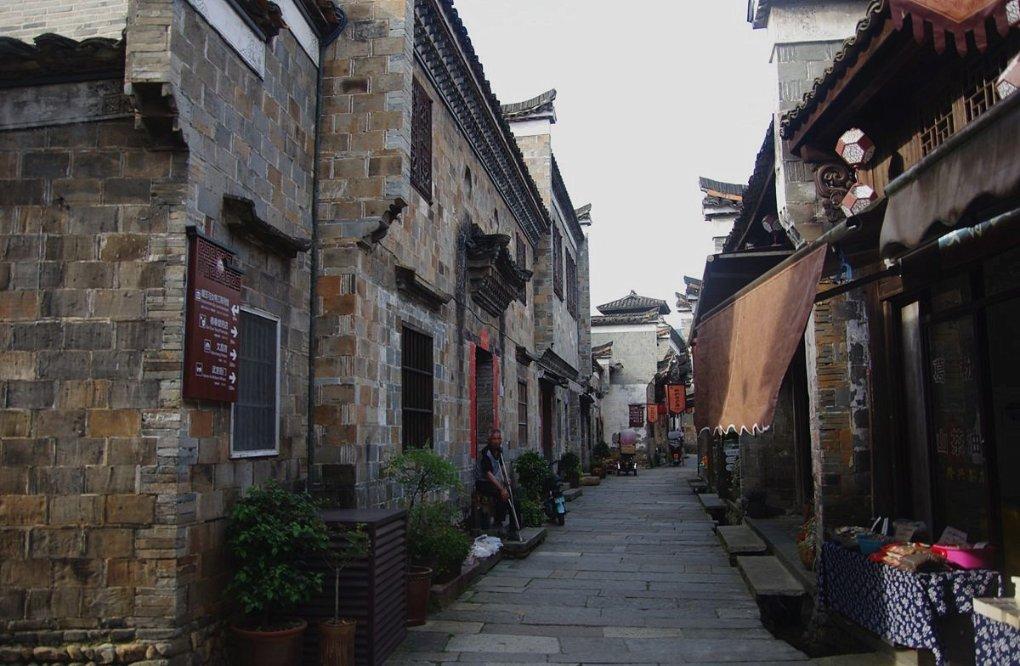 《幻兽帕鲁》抓魔渊龙使用帕鲁球介绍